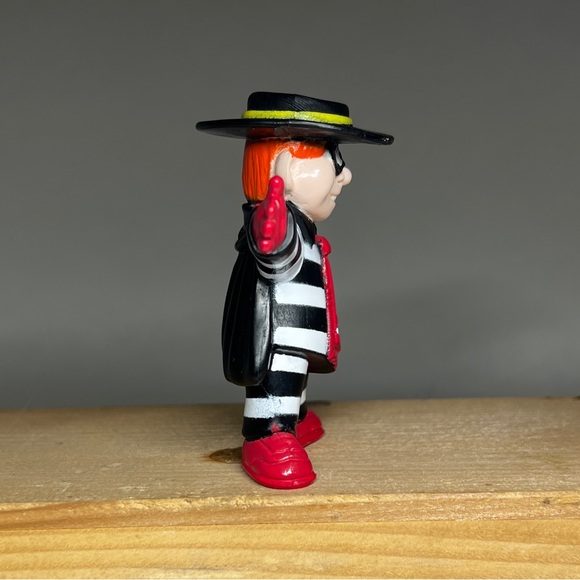 McDonald’s Vintage Hamburglar Figure 2.75" Cake Topper Collectible Toy 1995 - Picture 3 of 6